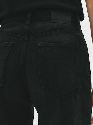 Pull&Bear Regular Jeans in Schwarz