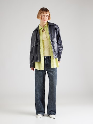 PIECES - Camiseta 'PCKITTE' en amarillo