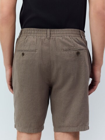 Next - regular Pantalón chino en marrón