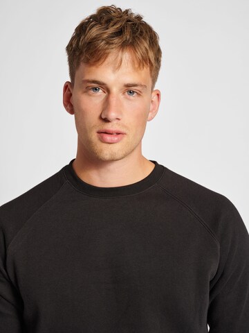 Hummel Sweatshirt 'Red' in Black