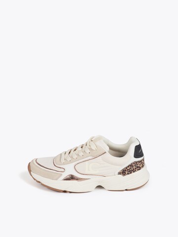 Baskets basses Lola Casademunt en blanc : devant