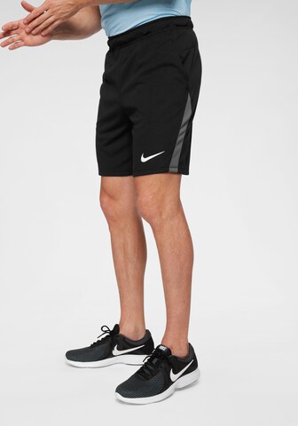 NIKEregular Sportske hlače - crna boja