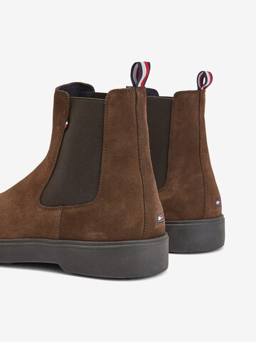 TOMMY HILFIGER Chelsea Boots in Braun