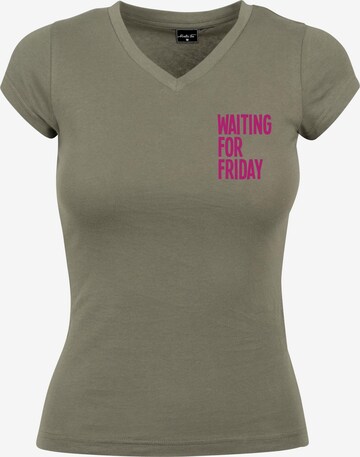 Merchcode T-Shirt 'Waiting For Friday' in Grün: predná strana