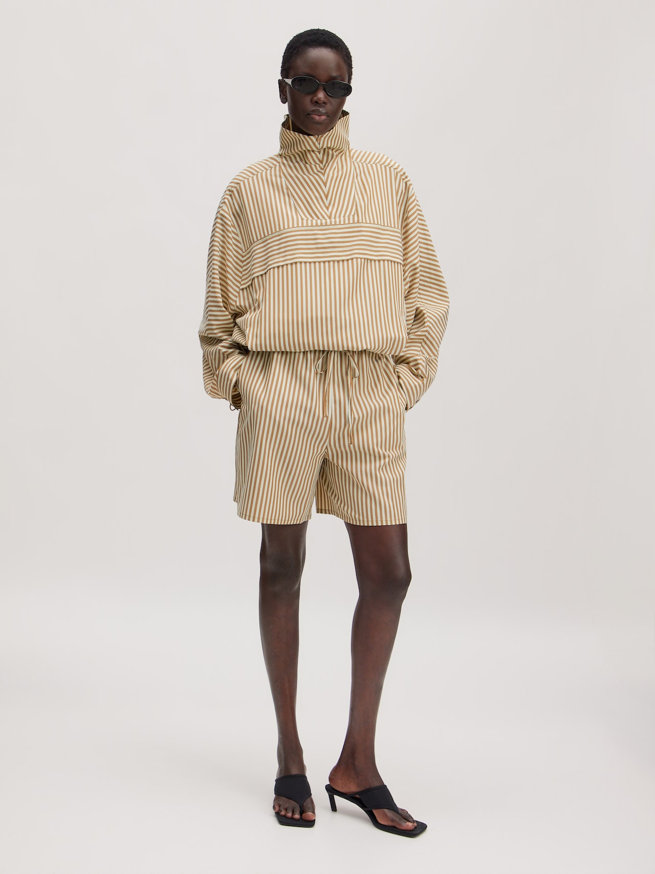 EDITED Nouveautés Pantalon 'Sylvie shorts' beige