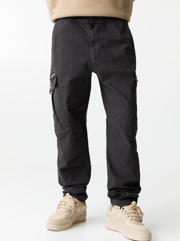 Pull&Bear Tapered Cargo trousers in Grey: front