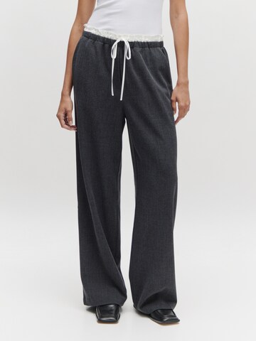 EDITED Wide leg Pants 'Wisteria' in Grey: front