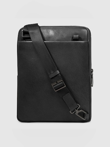 Piquadro Skuldertaske i sort