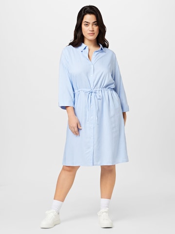 Robe-chemise 'Tamari' ONLY Carmakoma en bleu : devant
