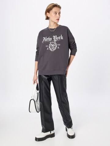 NEW LOOK - Sweatshirt 'NEW YORK' em cinzento
