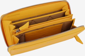 Braun Büffel Wallet 'Joy' in Yellow