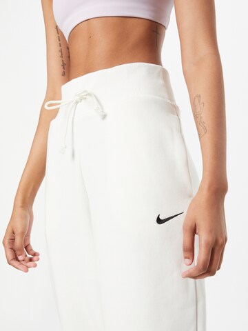 smėlio Nike Sportswear Siaurėjantis Kelnės 'PHNX FLC'