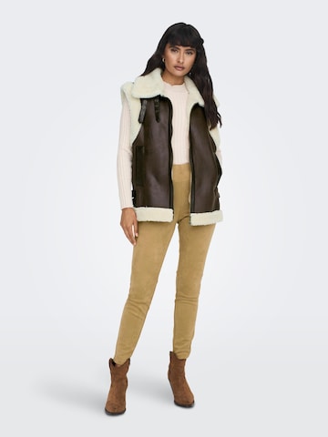 Gilet 'Betty' di ONLY in marrone