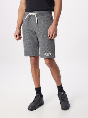 Superdry Regular Shorts in Grau: predná strana