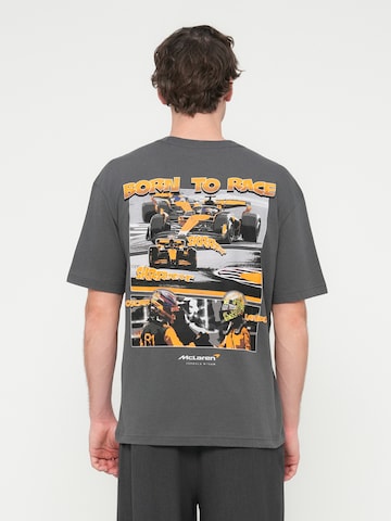 HOLLISTER Tričko 'F1 MCLAREN' - Sivá: predná strana