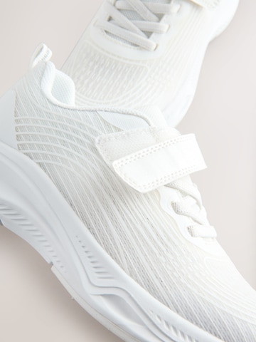 Sneaker di Next in bianco