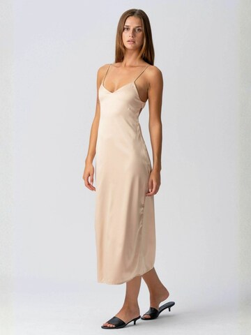 TEESHOPPEN Ruha ' Elnia ' - bézs