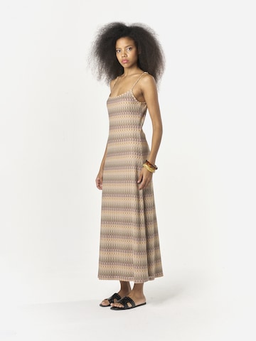 KOROSHI Трикотажное платье в Смешанный