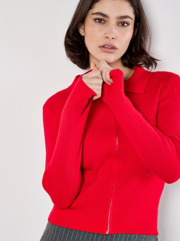 Cardigan ' ' Apricot en rouge