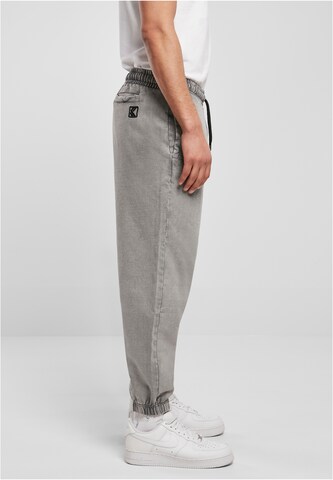 Karl Kani Tapered Broek in Grijs