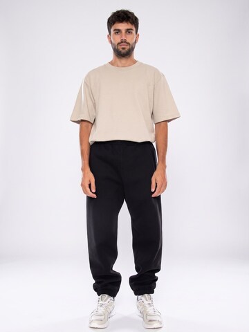 Carhartt WIP Baggy Broek 'CHASE SWEAT PANT BLACK / GOLD' in Zwart