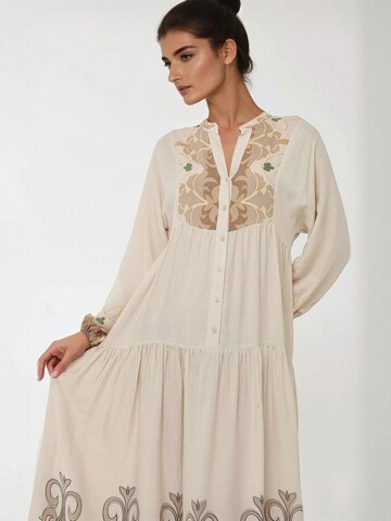 Hiccup - Vestidos camiseiros em bege