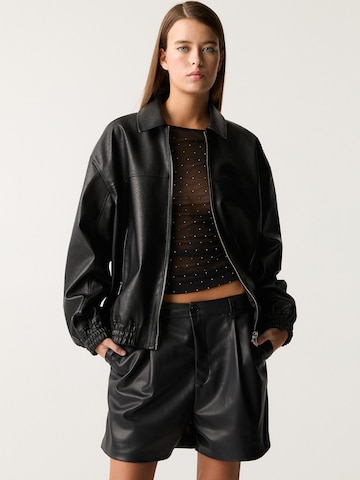 regular Pantaloni con pieghe di Pull&Bear in nero: frontale