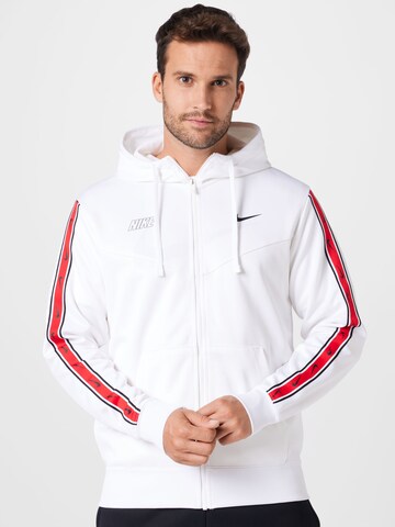 Veste de survêtement 'Repeat' Nike Sportswear en blanc : devant