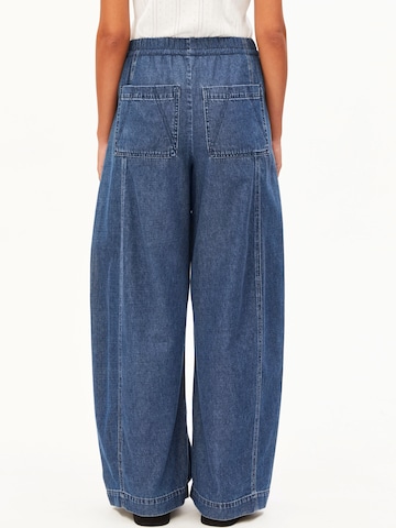 ARMEDANGELS Wide Leg Housut 'KELAANI' värissä sininen