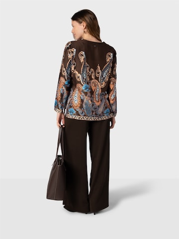 NAULOVER - Blusa ' ' em castanho: atrás