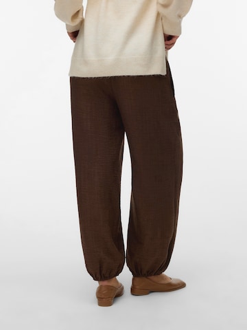 Effilé Pantalon 'MLLIFINA' MAMALICIOUS en marron