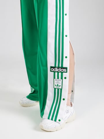 ADIDAS ORIGINALSLoosefit Hlače 'ADIBREAK' - zelena boja