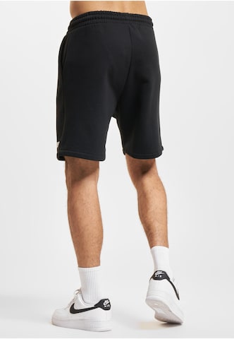 regular Pantaloni di ROCAWEAR in nero
