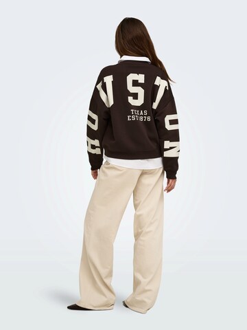 ONLY Sweatshirt in Braun