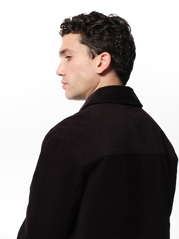 ABOUT YOU x Jaime Lorente Prehodna jakna 'Emilio' | črna barva