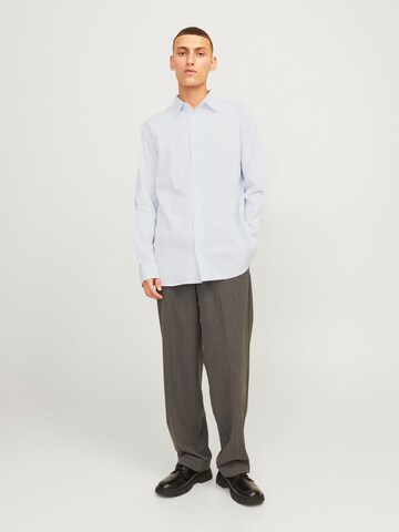 JACK & JONES Comfort Fit Skjorte 'JPRBlabushwick Stanley' i blå