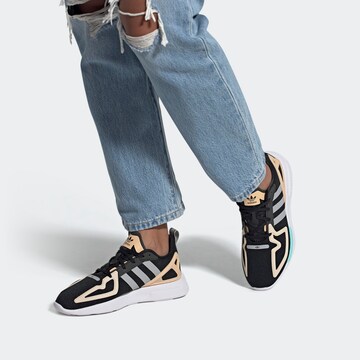 Sneaker bassa 'Flux' di ADIDAS ORIGINALS in nero: frontale