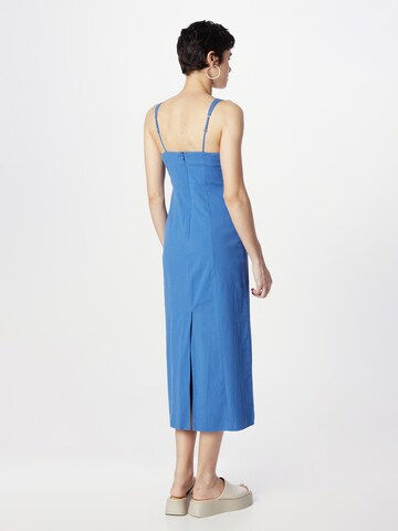 Rochie de la Abercrombie & Fitch pe albastru