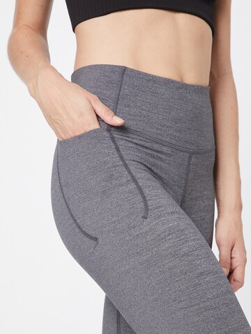 UNDER ARMOUR Skinny Workout Pants 'Meridian' in Grey