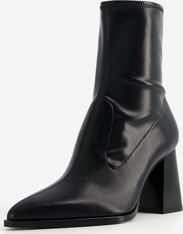 Bottines Bershka en noir : devant