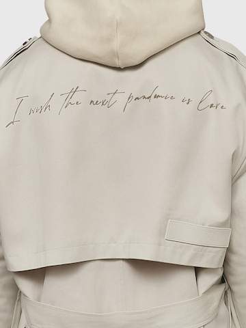 THE ODDS Tussenjas 'Trench Coat / LMTD Edition' in Beige