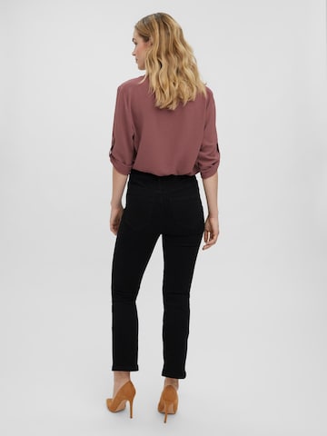 VERO MODA Flared Jeans 'Stella' i svart