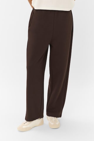 CULTURE - Loosefit Pantalón en marrón: frente
