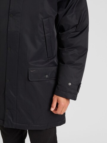 Nike Sportswear Φθινοπωρινό και ανοιξιάτικο μπουφάν σε μαύρο