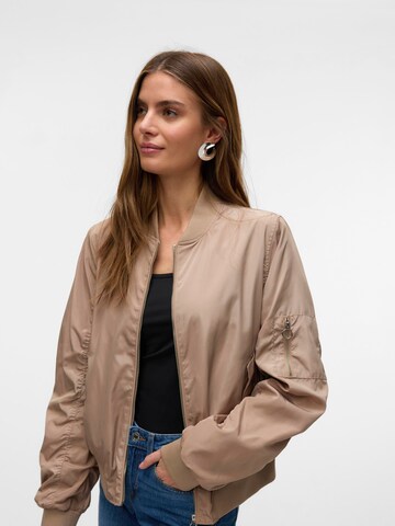 VERO MODA Tussenjas 'SNKatarina' in Bruin