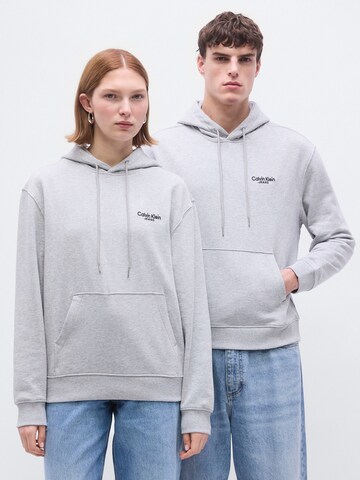 Calvin Klein Jeans Свитшот в Серый: спереди