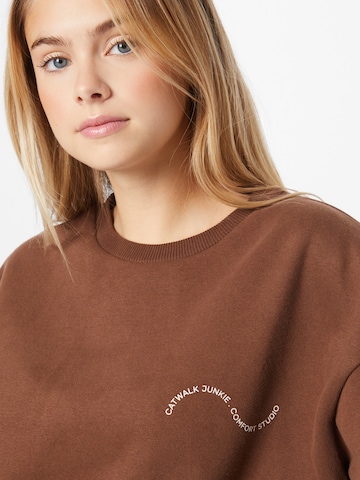 Comfort Studio by Catwalk Junkie Sweatshirt in Beige