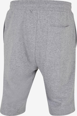 regular Pantaloni di Urban Classics in grigio