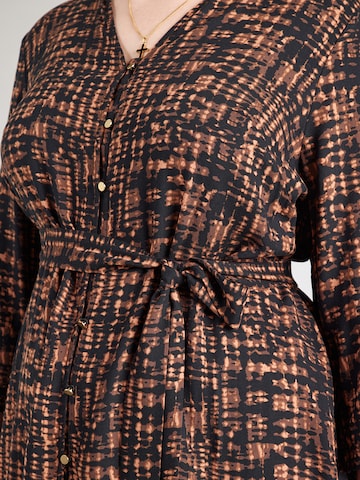 Abito camicia di ONLY Carmakoma in nero