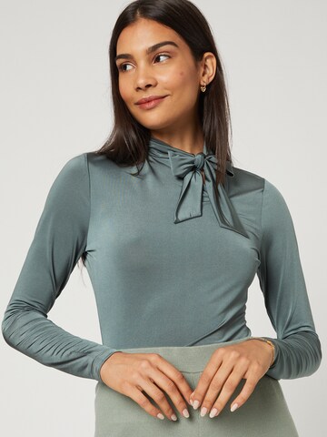 Guido Maria Kretschmer Women Shirt in Groen: voorkant